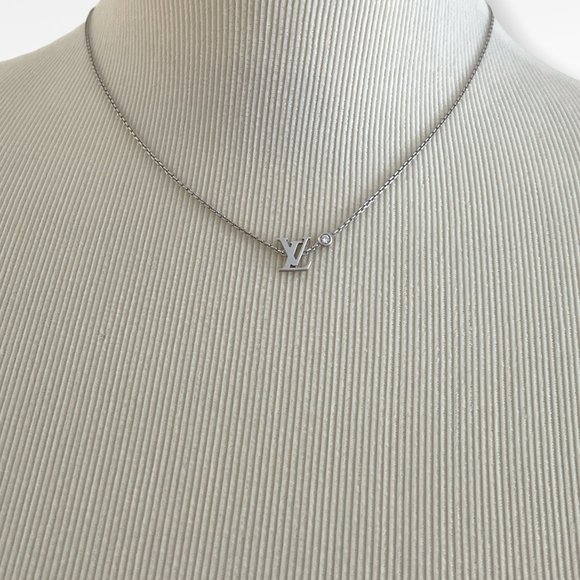 Louis Vuitton IDYLLE BLOSSOM LV PENDANT, WHITE GOLD AND DIAMOND - Picture 2 of 13